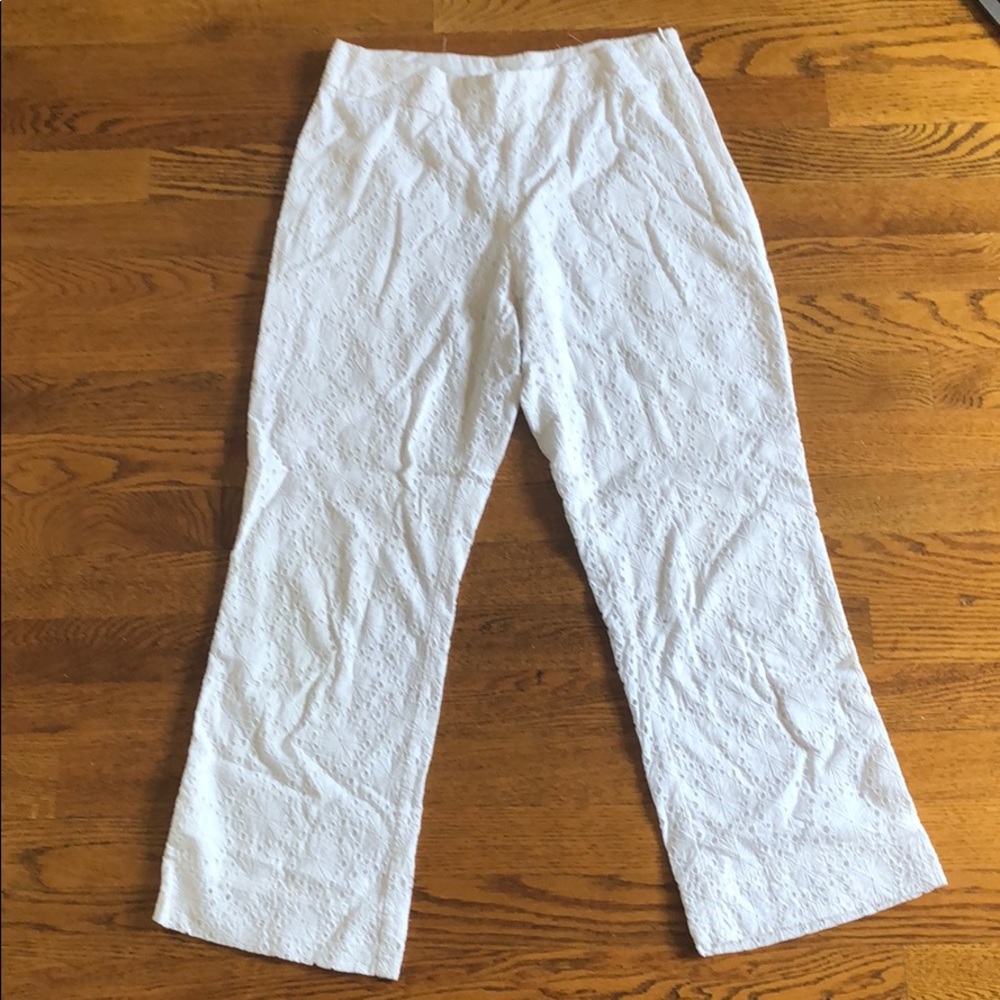 White Capri with design